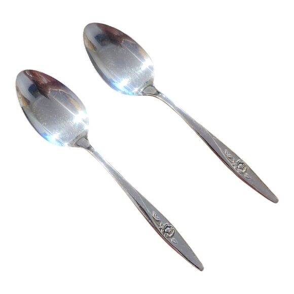 Set of 2 Oneidacraft Deluxe Stainless LASTING ROSE Serving SPOONS - Picture 1 of 7